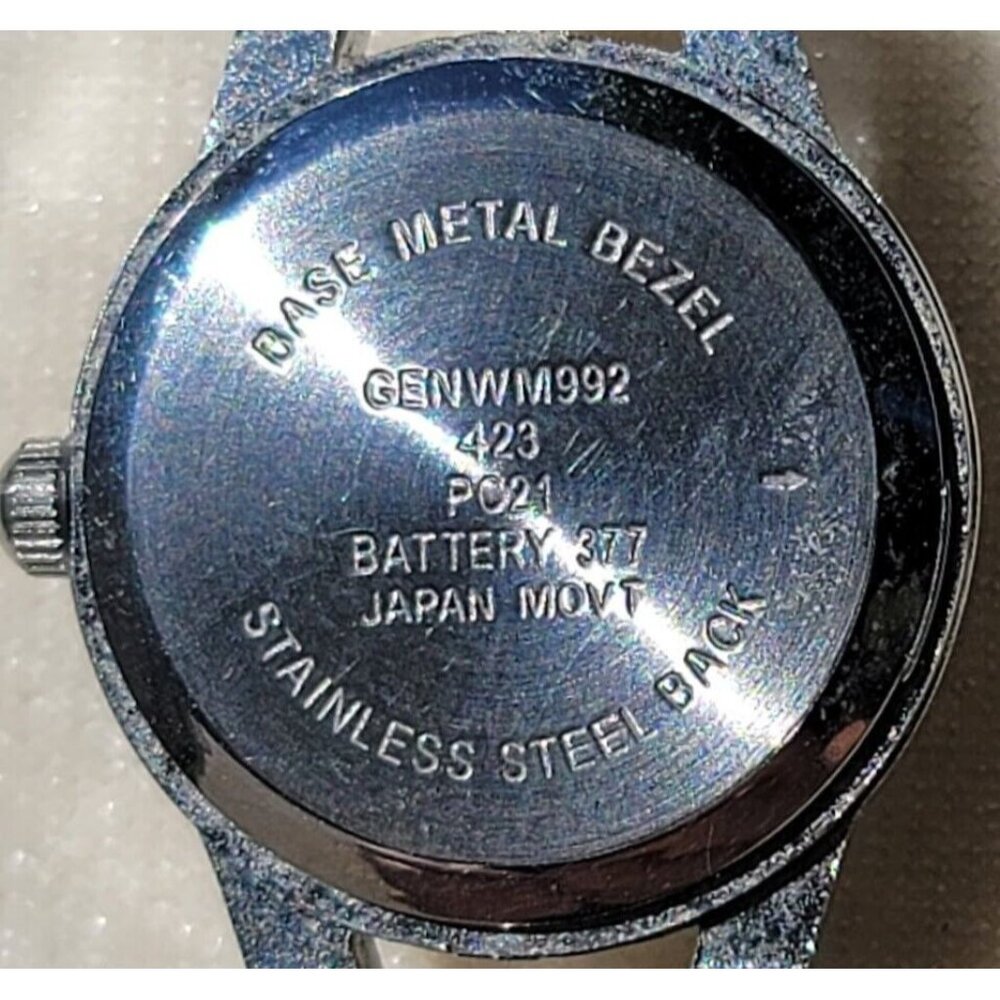 VTG Silver Tone Costume Jewelry Womens Watch Encrusted CZ's GENWM992 Ticks Runs - Picture 6 of 6